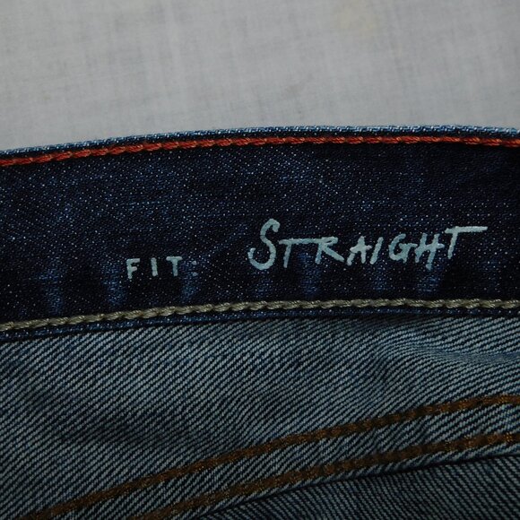 Eddie Bauer Mens Straight Fit Medium Wash Blue Jeans 33 x 32 - Picture 2 of 12